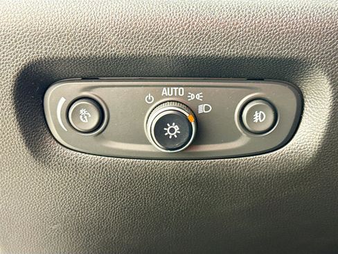 Used 2021 Chevrolet Traverse LT FWD image 7