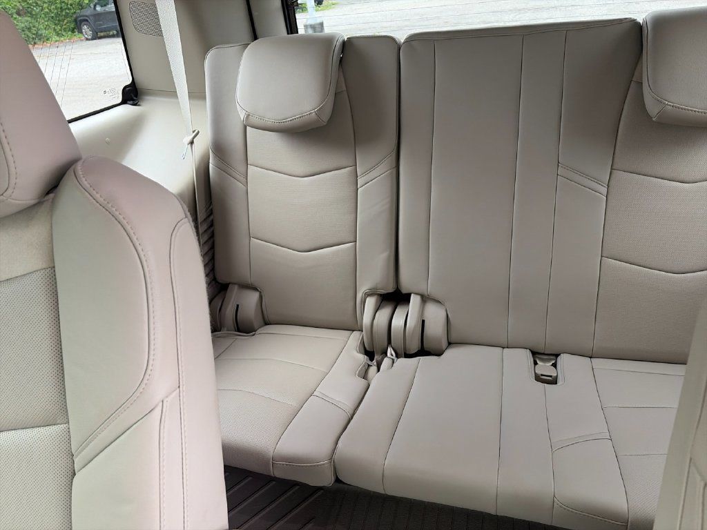 Used 2020 Cadillac Escalade Premium Luxury AWD/4WD image 19