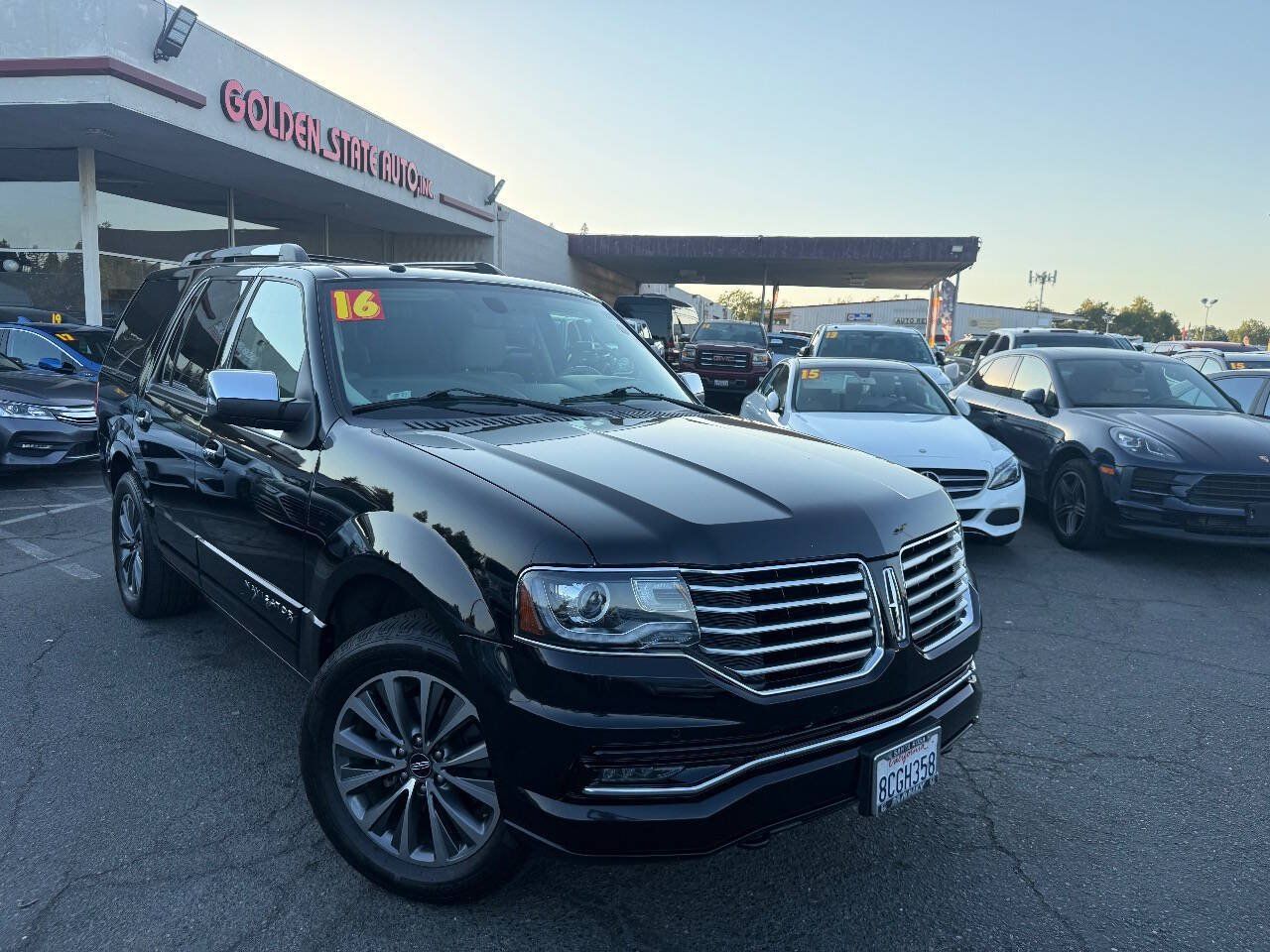 Used 2016 Lincoln Navigator Select AWD/4WD image 1