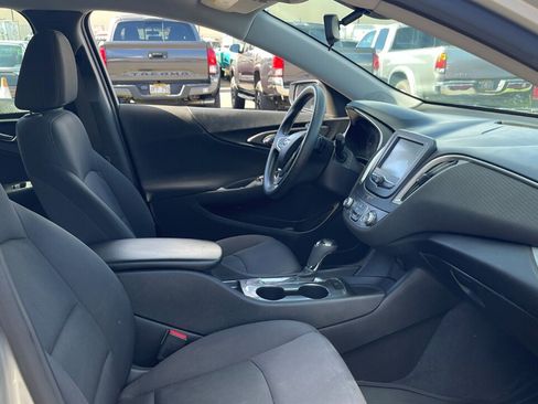 Used 2018 Chevrolet Malibu LS FWD image 14