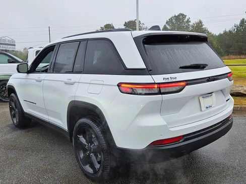 New 2025 Jeep Grand Cherokee Limited w/ Luxury Tech Group II image 11