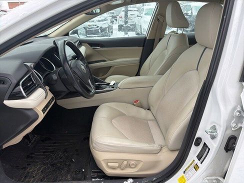 Used 2022 Toyota Camry XLE image 16