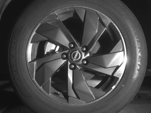 Used 2025 Nissan Rogue SV FWD image 12