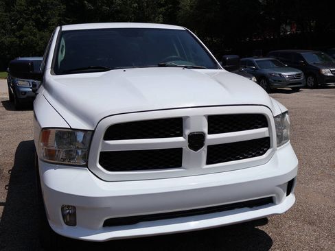 Used 2017 RAM 1500 Express w/ Express Value Package AWD/4WD image 2