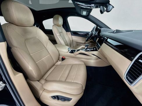 Certified 2023 Porsche Cayenne Coupe AWD/4WD image 29