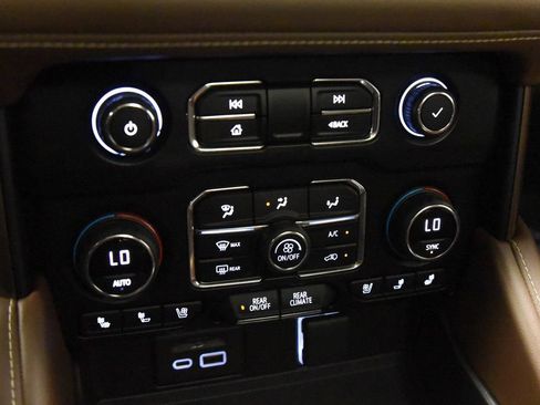 Used 2021 Chevrolet Tahoe High Country AWD/4WD image 27