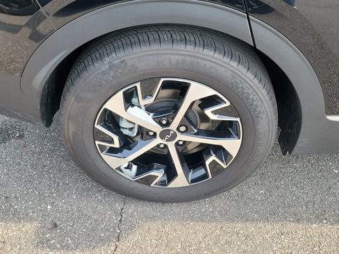 Certified 2024 Kia Sportage EX FWD image 40
