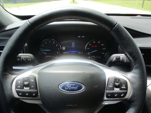 Certified 2022 Ford Explorer XLT w/ Equipment Group 202A AWD/4WD image 16