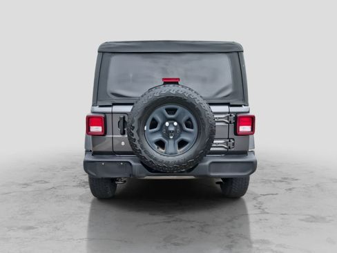 Used 2018 Jeep Wrangler Sport AWD/4WD image 7