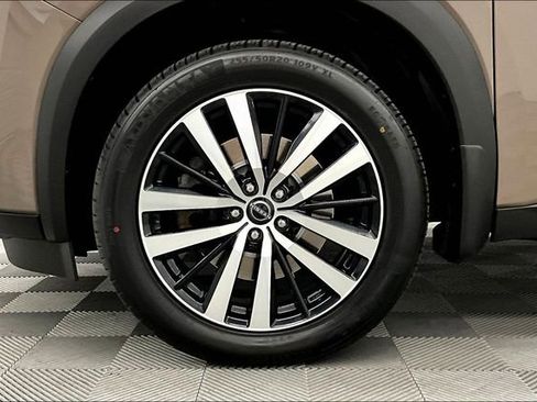 Used 2023 Nissan Pathfinder Platinum AWD/4WD image 10