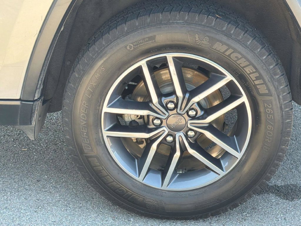Used 2019 Jeep Grand Cherokee Limited w/ Luxury Group II AWD/4WD image 13