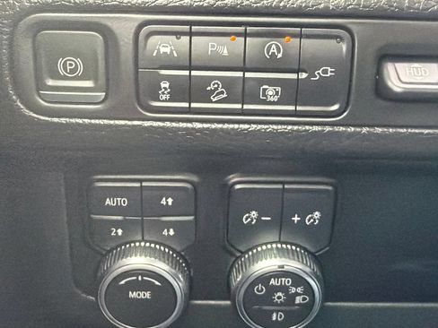 Used 2022 GMC Yukon Denali AWD/4WD image 27