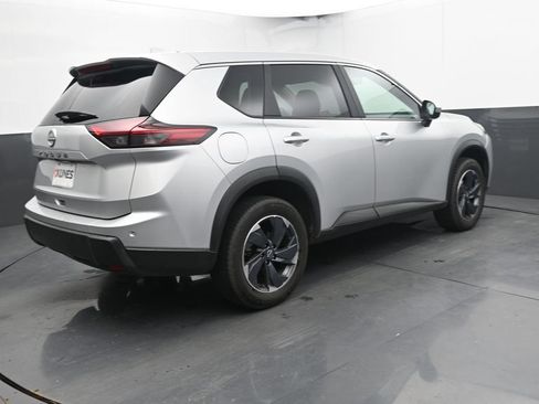 Used 2025 Nissan Rogue SV FWD image 12