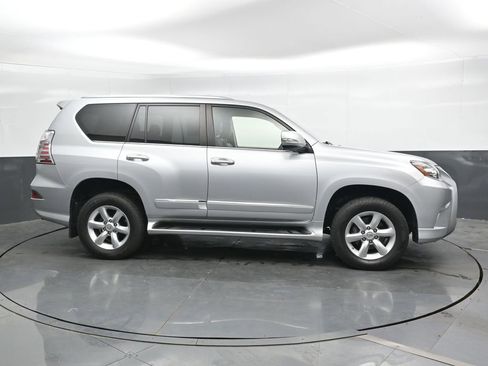Used 2017 Lexus GX 460 w/ Navigation Package AWD/4WD image 3
