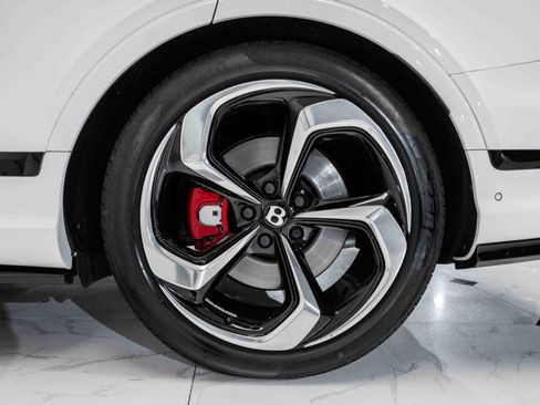 Certified 2022 Bentley Bentayga image 12