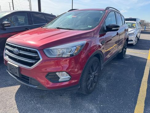 Used 2017 Ford Escape Titanium image 3