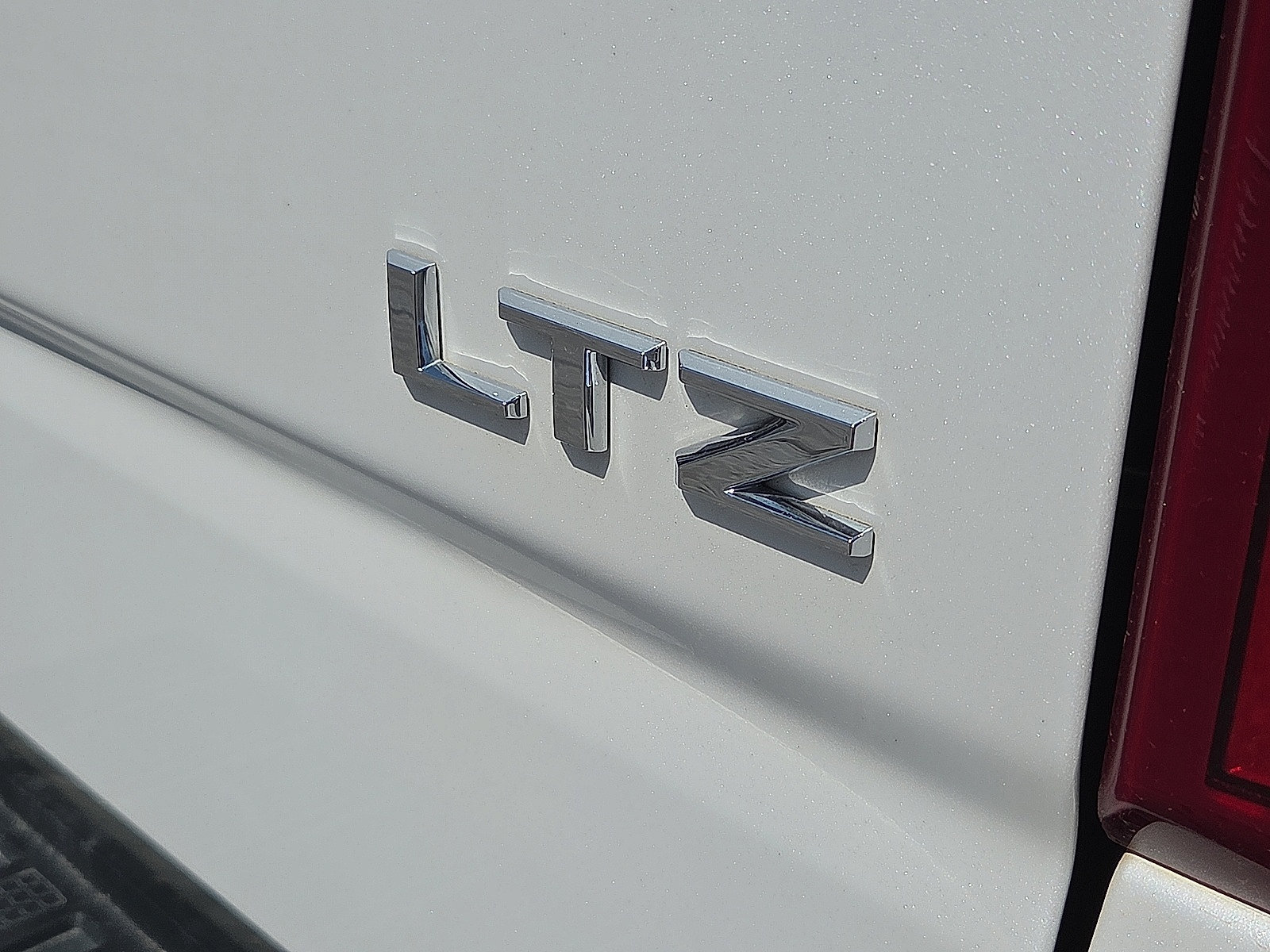 Used 2022 Chevrolet Silverado 1500 LTZ w/ LTZ Premium Package AWD/4WD image 17
