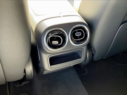 Used 2023 Mercedes-Benz GLC 300 4MATIC image 18