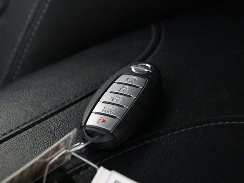 Used 2019 Nissan Rogue SV AWD/4WD image 37