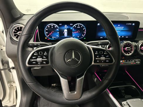Used 2021 Mercedes-Benz GLB 250 4MATIC image 18