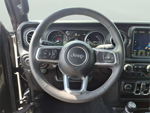 Used 2023 Jeep Wrangler Unlimited Sahara w/ Cold Weather Group AWD/4WD image 29