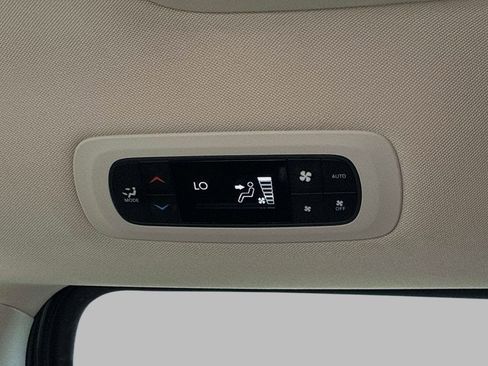 Used 2022 Chrysler Pacifica Touring-L FWD image 22