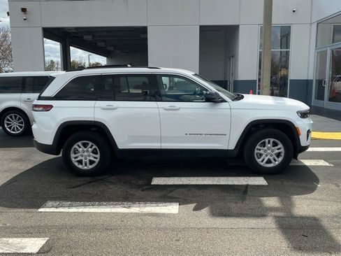 Used 2023 Jeep Grand Cherokee Laredo w/ Luxury Tech Group I image 9