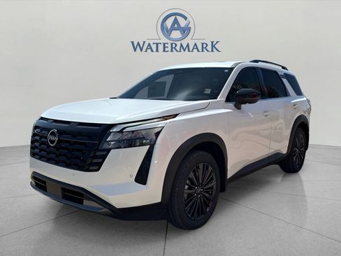 New 2026 Nissan Pathfinder SL w/ SL Premium Package AWD/4WD image 1