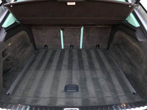 Used 2021 Bentley Bentayga image 27