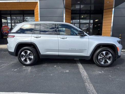 Used 2024 Jeep Grand Cherokee Limited 4xe image 2