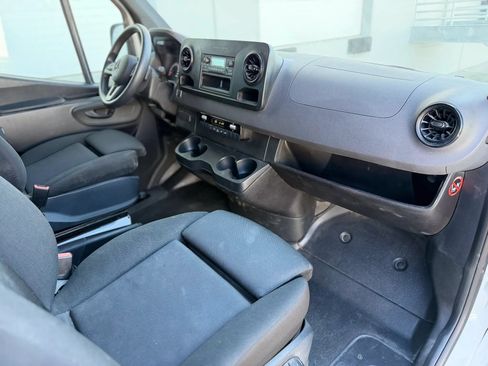 Used 2021 Mercedes-Benz Sprinter 2500 image 12