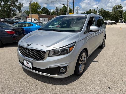 Used 2015 Kia Sedona SX Limited w/ SXL Technology Package FWD image 4