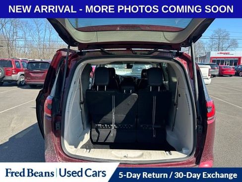 Certified 2022 Chrysler Pacifica Touring-L w/ Uconnect Theater Family Group image 13