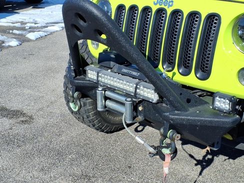 Used 2016 Jeep Wrangler Unlimited Rubicon w/ Connectivity Group image 10