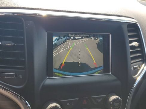 Used 2019 Jeep Grand Cherokee Laredo RWD image 22