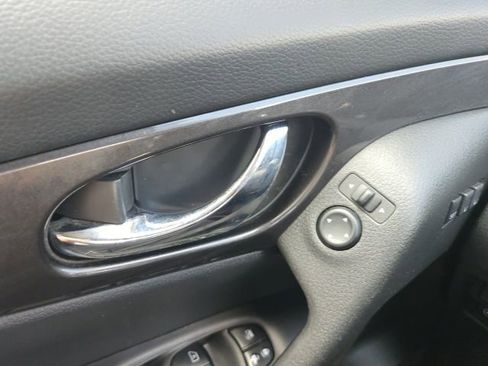 Used 2018 Nissan Rogue SV w/ Premium Package FWD image 39