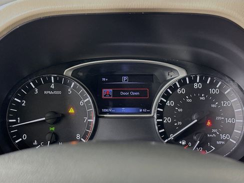 Used 2018 Nissan Pathfinder SV image 18