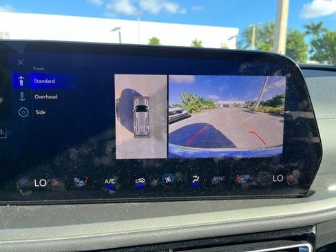 Used 2024 Chevrolet Traverse LT image 11