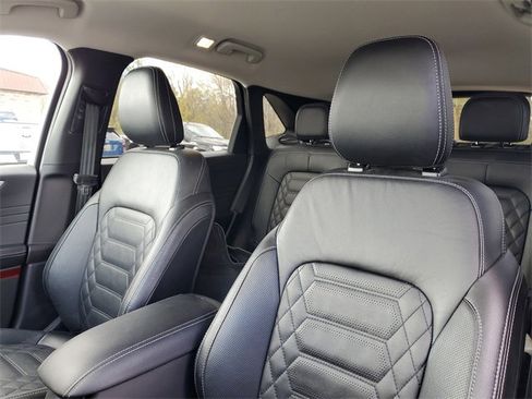 Used 2023 Ford Escape SE w/ PHEV Premium Package image 16