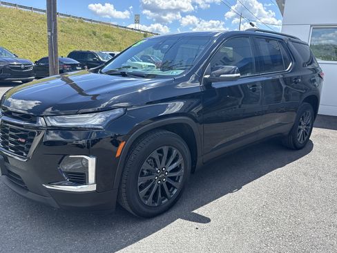 Used 2023 Chevrolet Traverse RS AWD/4WD image 7