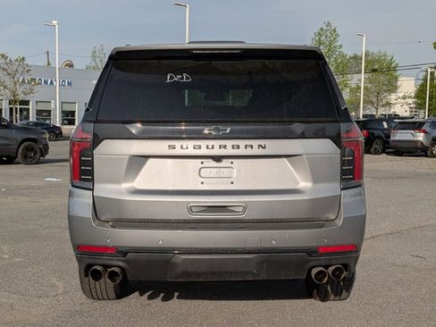 Used 2025 Chevrolet Suburban Z71 image 6