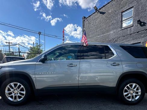 Used 2023 Chevrolet Traverse LS AWD/4WD image 3