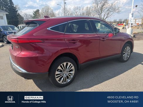 Used 2024 Toyota Venza XLE image 6