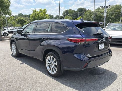 Used 2022 Toyota Highlander Limited AWD/4WD image 3