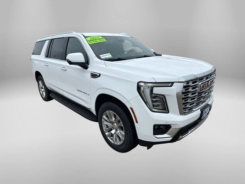 Used 2025 GMC Yukon XL Denali AWD/4WD image 6