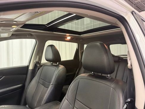 Used 2017 Nissan Rogue SL w/ SL Premium Package image 22