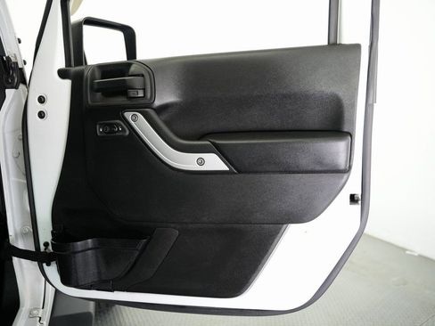 Used 2015 Jeep Wrangler Unlimited Sahara w/ Connectivity Group image 48