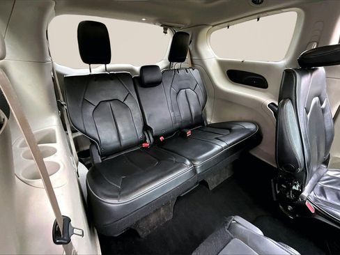 Used 2019 Chrysler Pacifica Limited w/ Tire & Wheel Group image 23