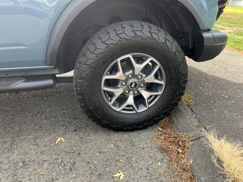 Used 2022 Ford Bronco Badlands image 3