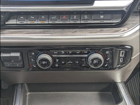 Used 2022 Chevrolet Silverado 1500 LTZ w/ LTZ Premium Package AWD/4WD image 34